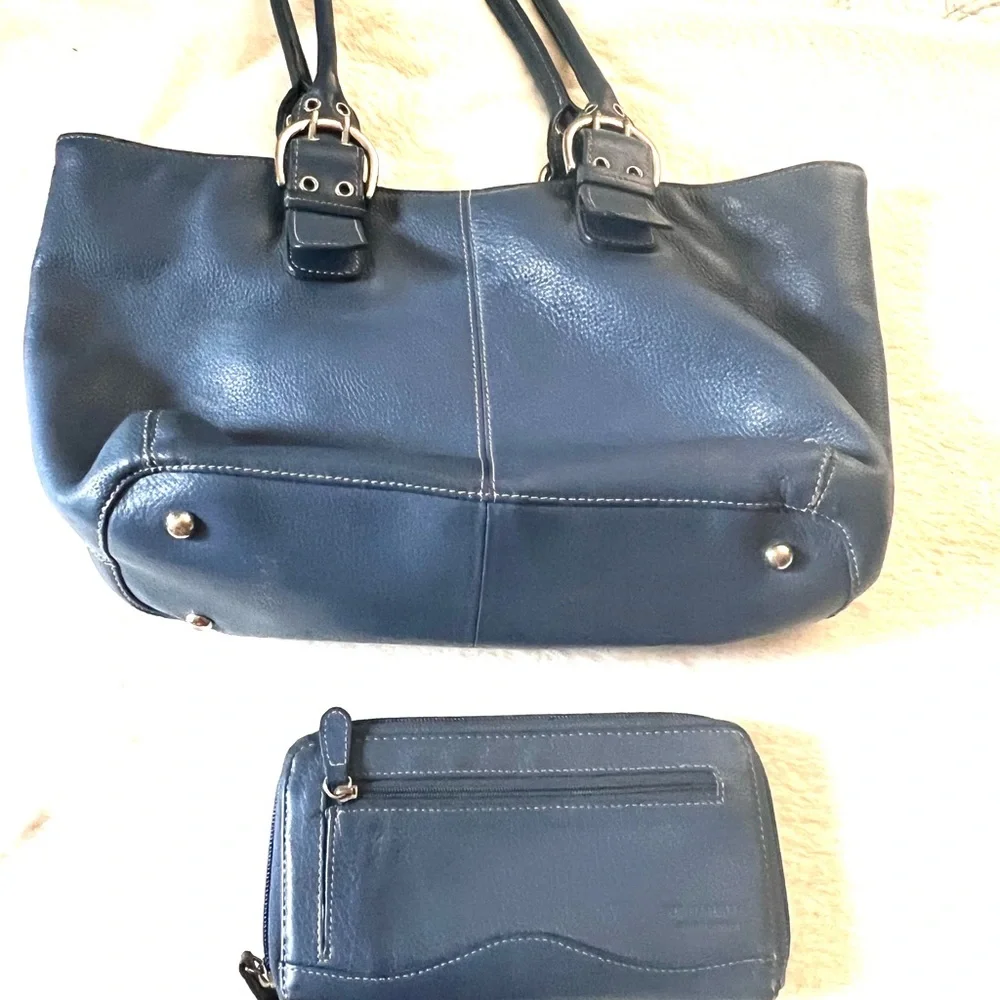 Tignanello leather bag and matching wallet. - Picture 5 of 9